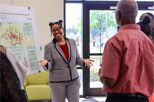 Santorra King presenting honors research