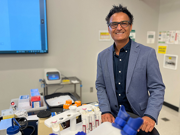 Dr. Shahid Mukhtar in the new genetics teaching lab