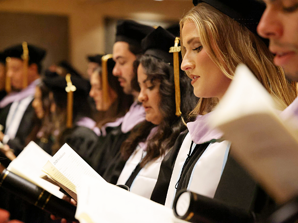 Graduates reading Dentists Pledge at SOD Commencement Ceremony