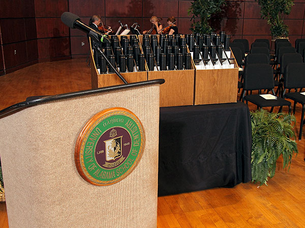 Karter Smith accepts Dean’s Medal during Class of 2021 Commencement ceremony