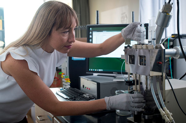 student using equipment in chemistry lab