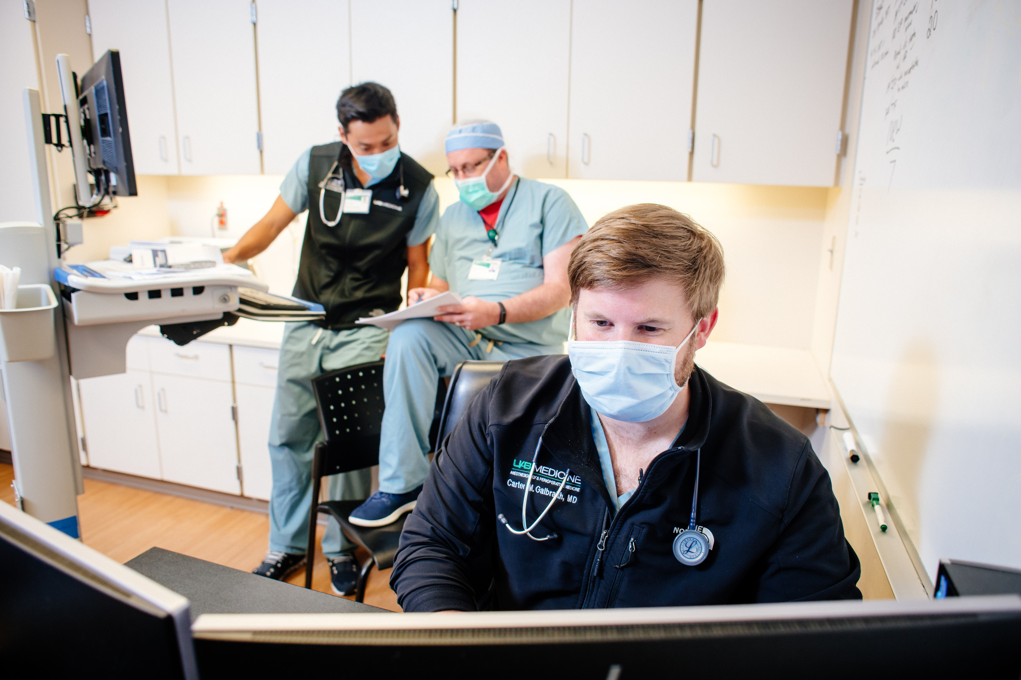 Anesthesia Residents and Doctor SICU Workroom 2020 2064x1376