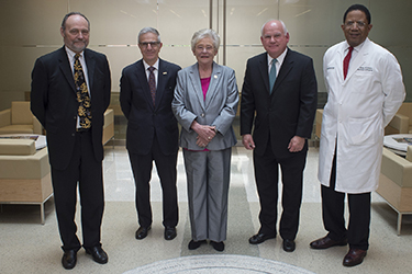 Governor Ivey Visits UAB Comprehensive Cancer Center