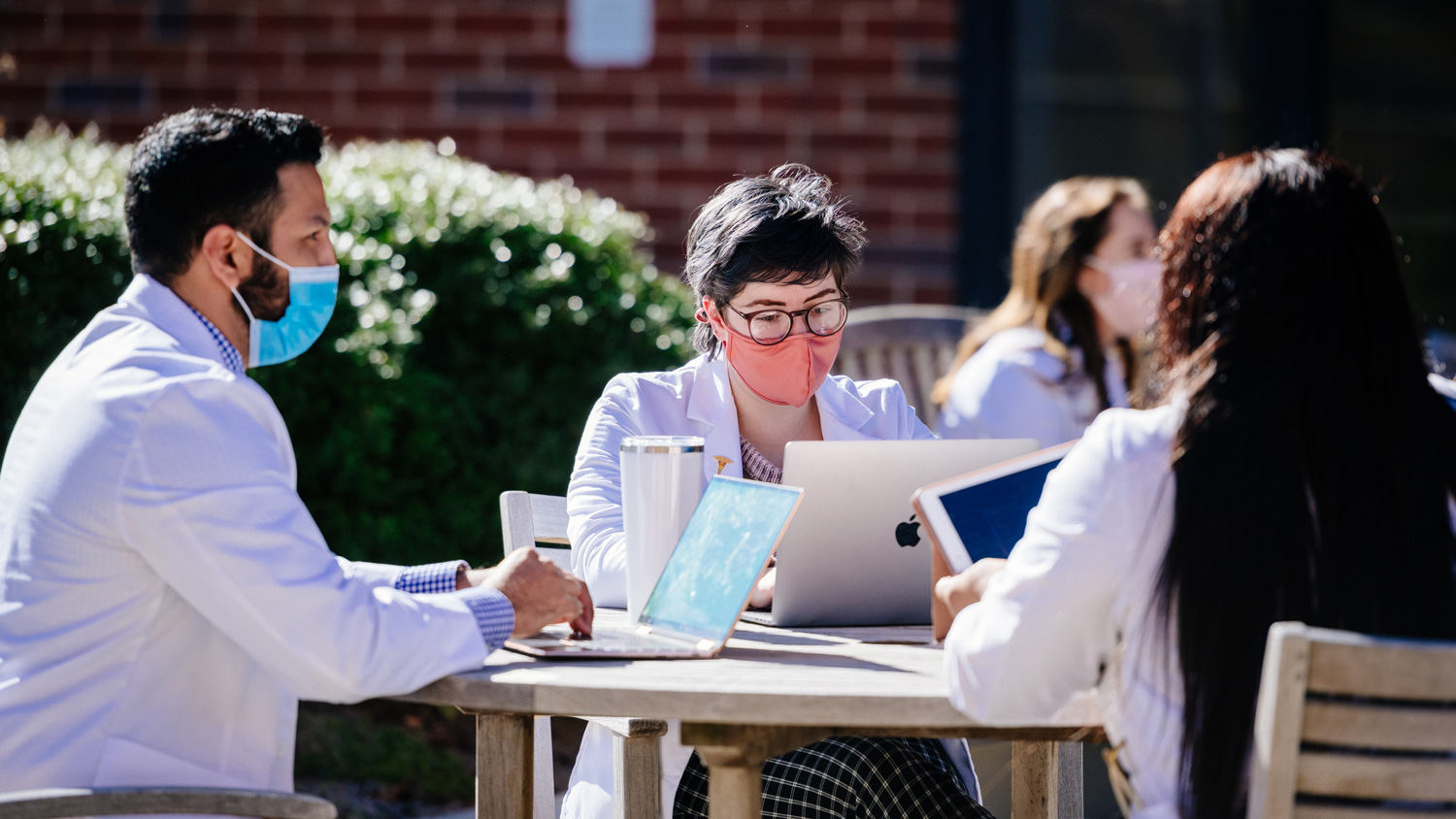 medical students at table web