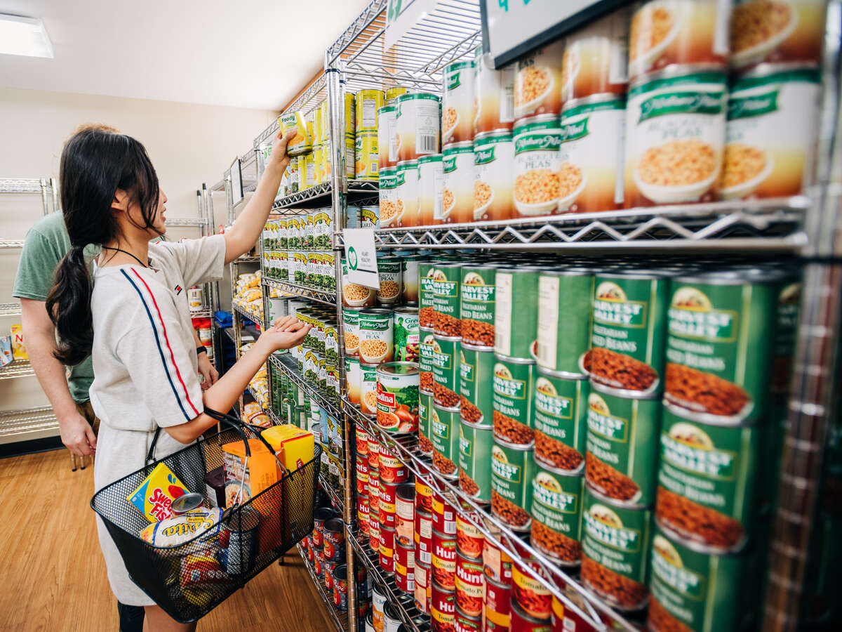 Student shopping in the Blazer Kitchen