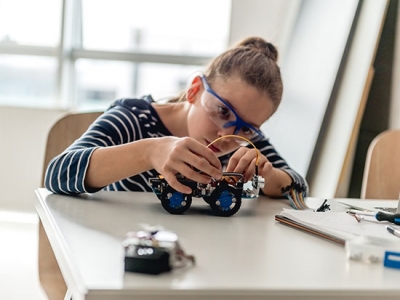 Middle school girls learn more about STEM at science and engineering day