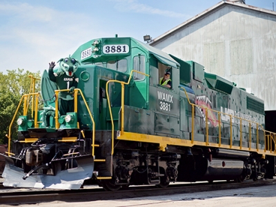 UAB-themed locomotive blazes into Birmingham