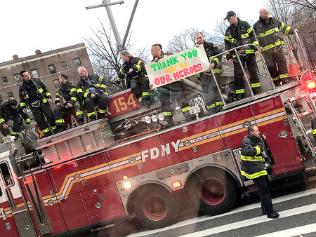 Photo: FDNY thanking medical heros