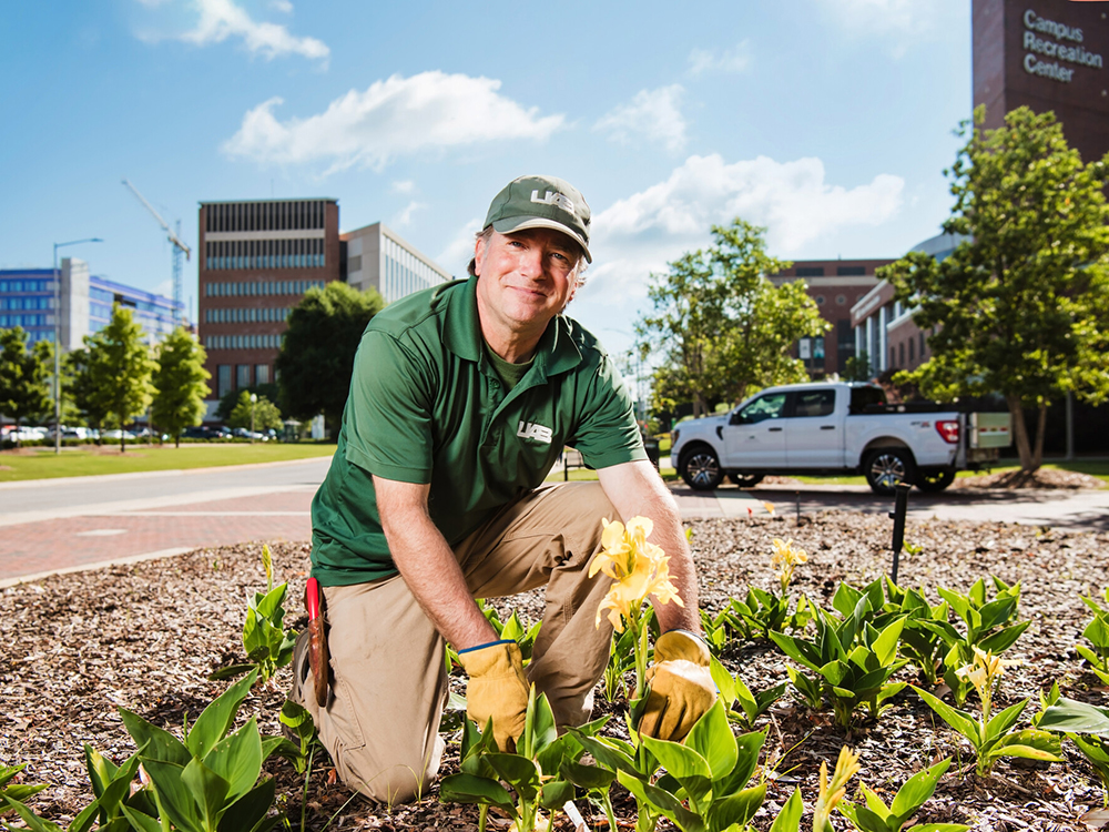 rep gardening 1000px JAT