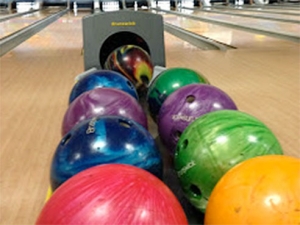 Blazer Bowling kicks off league play with party