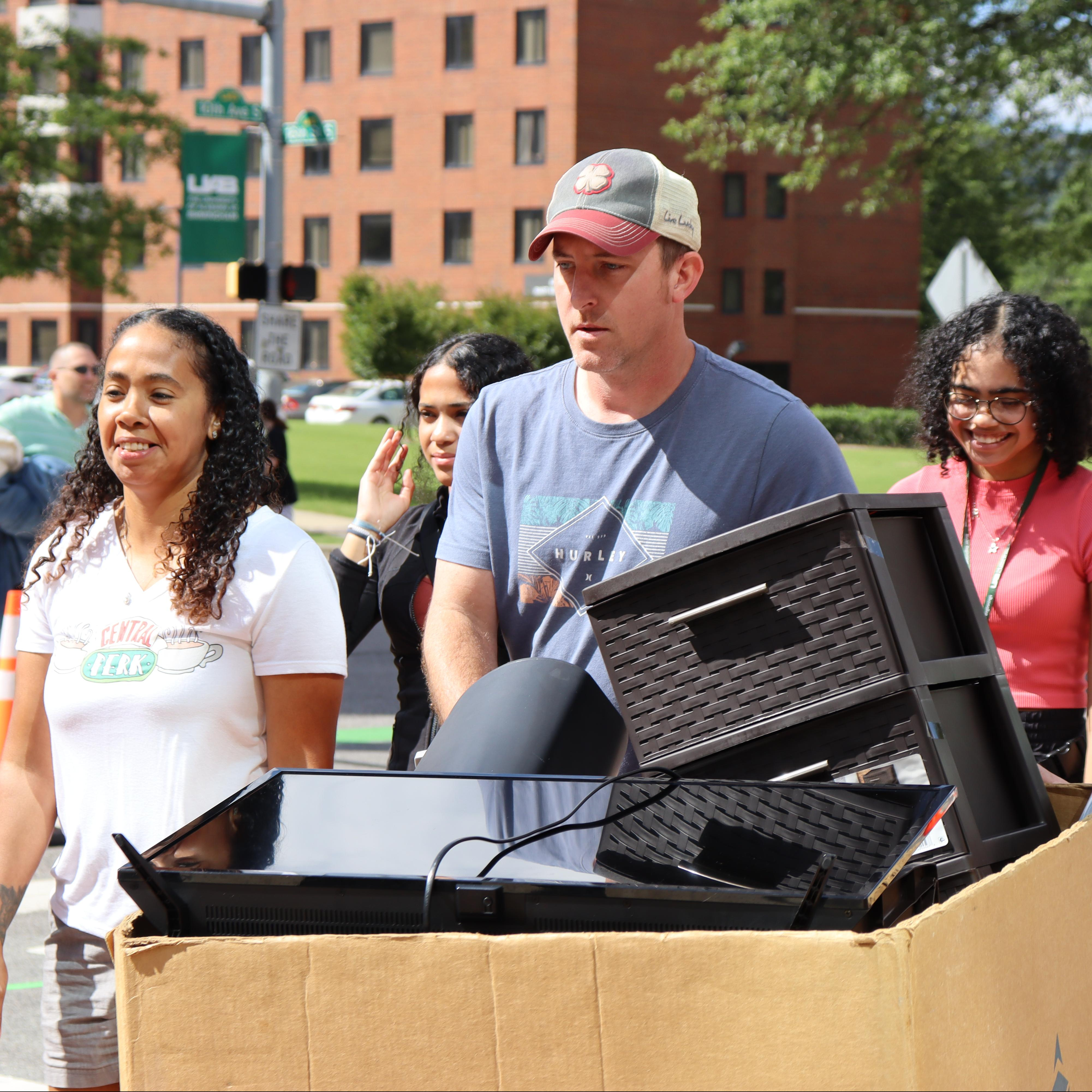 people moving into campus