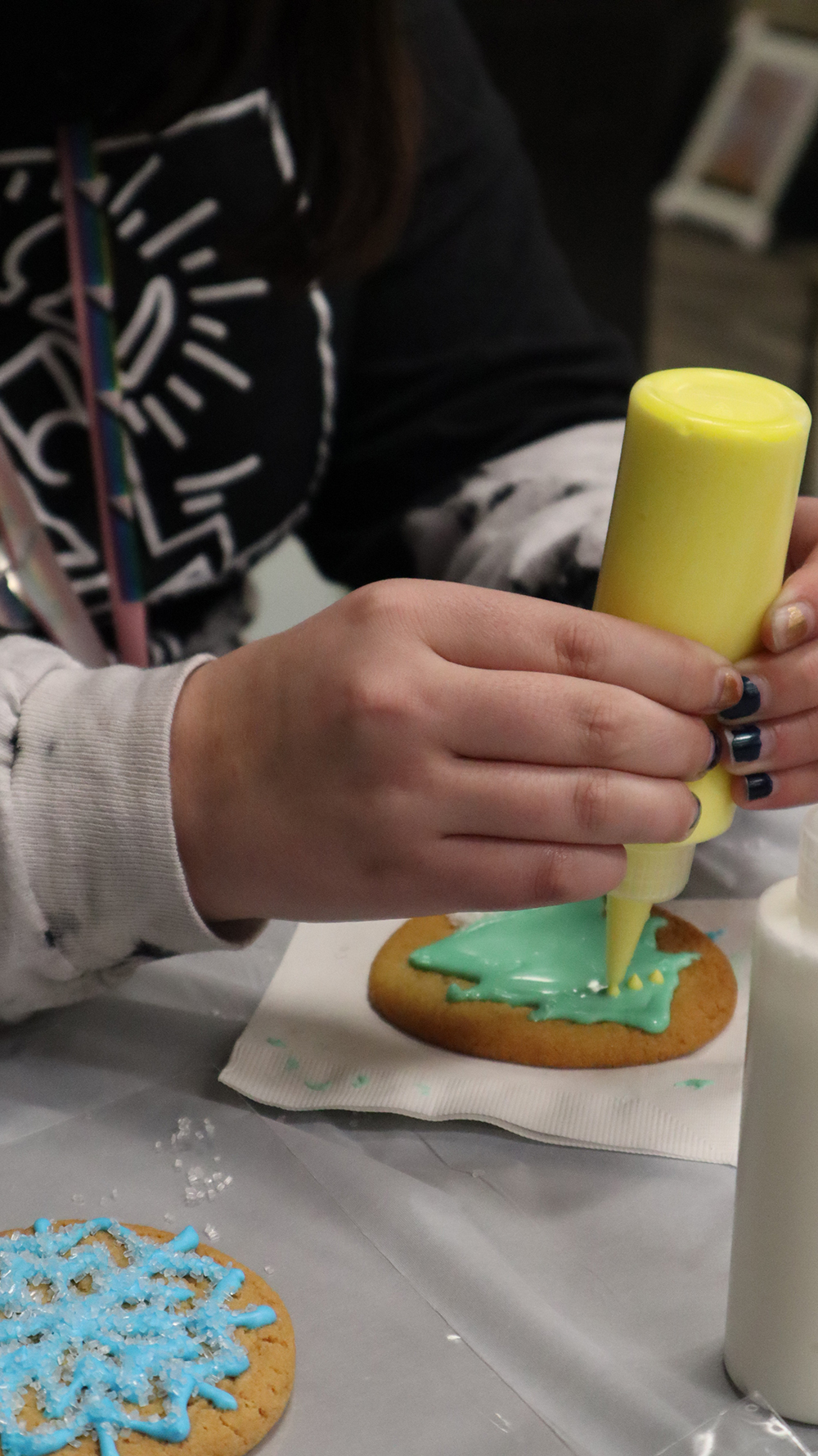 Student decorating sugar cookie during 2021 Stress Less week