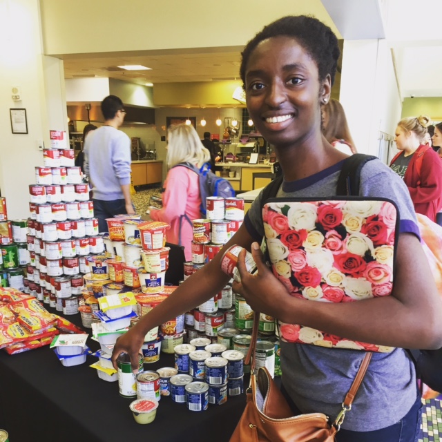 Students help fight food insecurity through Pack the Pantry 2017