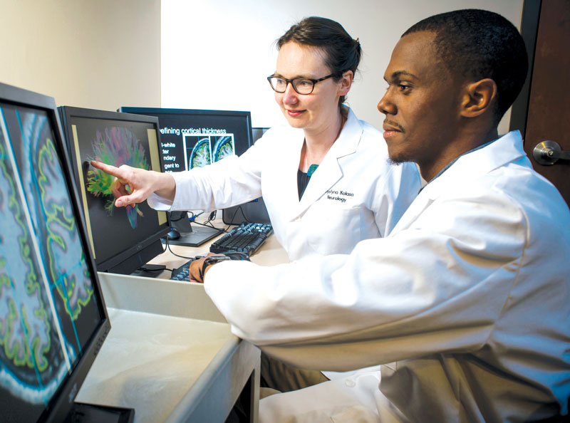 Photo of Kristina Visscher and Leland Fleming in lab